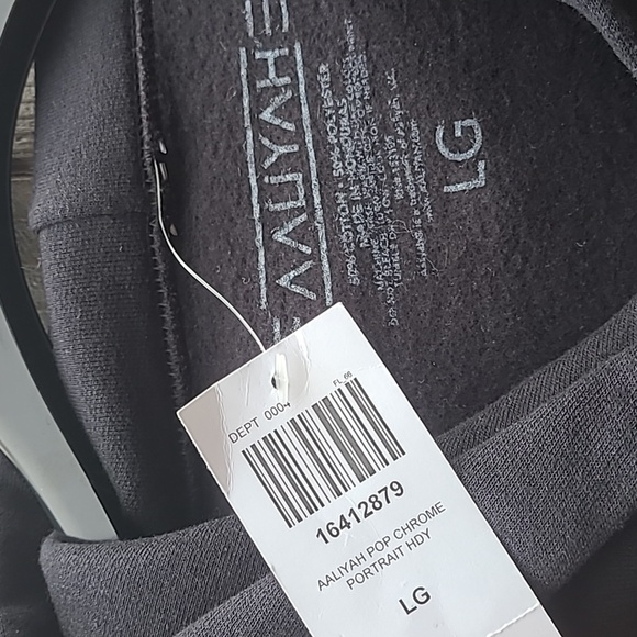 NwT Aaliyah graphic pullover sweatshirt - Picture 4 of 4